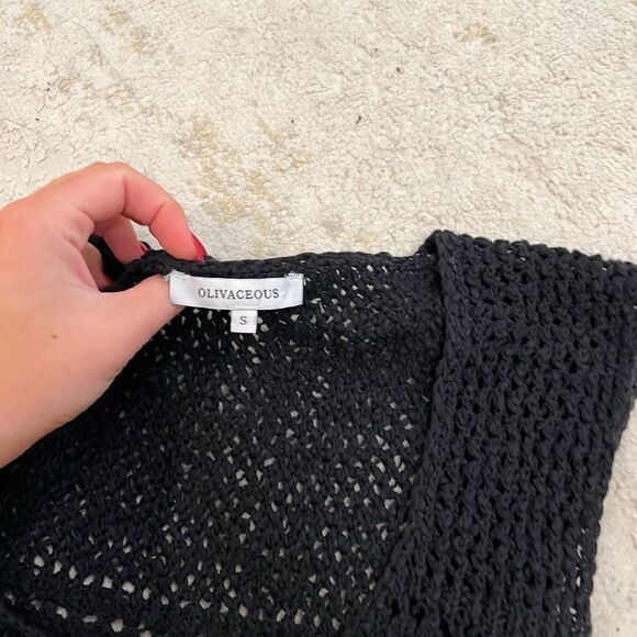 black crochet knit tank top crop. pearl buttons - Picture 2 of 3